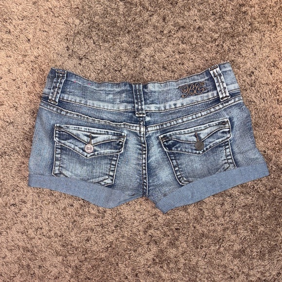 ✨ Bubblegum Y2K Denim Shorts | Size 7/8 | Rolled Cuff Summer Jean Shorts ✨ - Picture 4 of 8